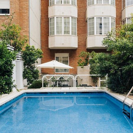 Hotel Gran Derby Suites, A Small Luxury Hotel Of The World Барселона Экстерьер фото