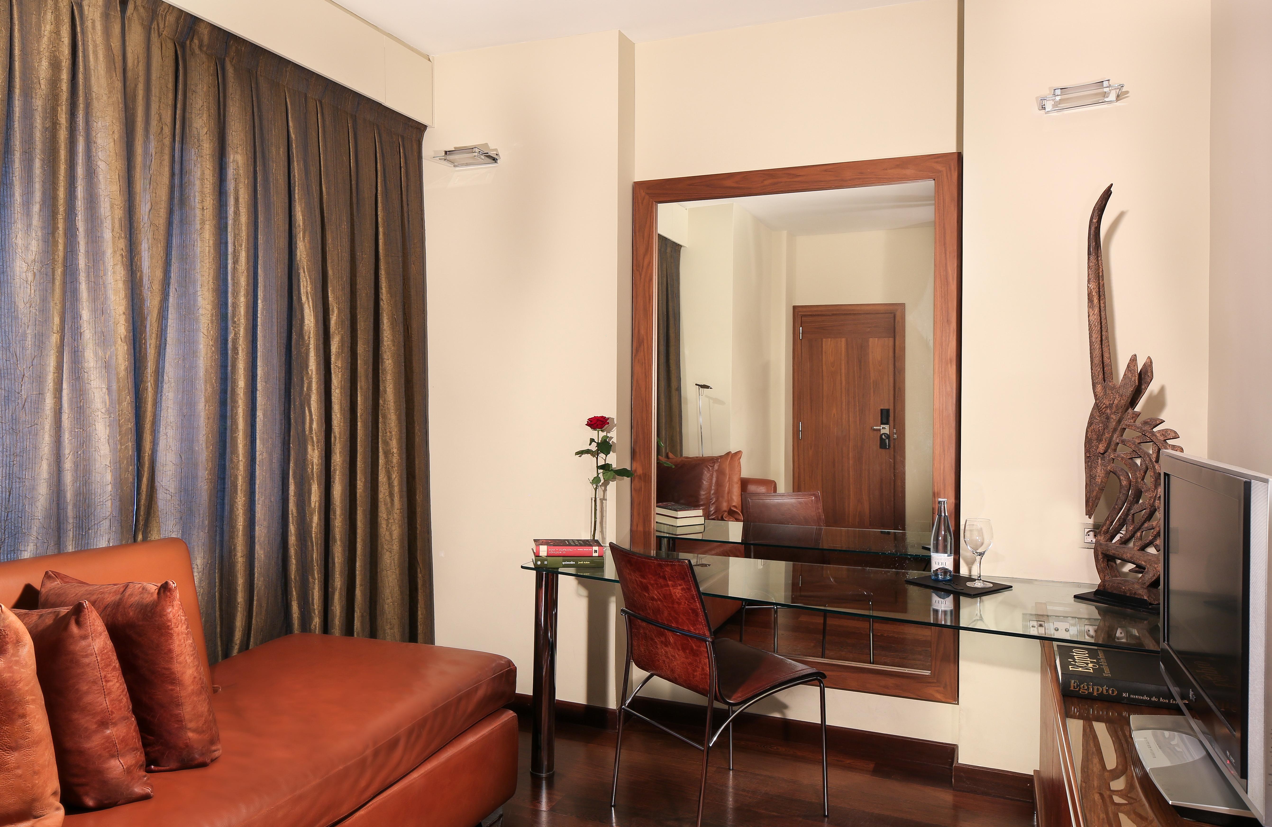 Hotel Gran Derby Suites, A Small Luxury Hotel Of The World Барселона Экстерьер фото