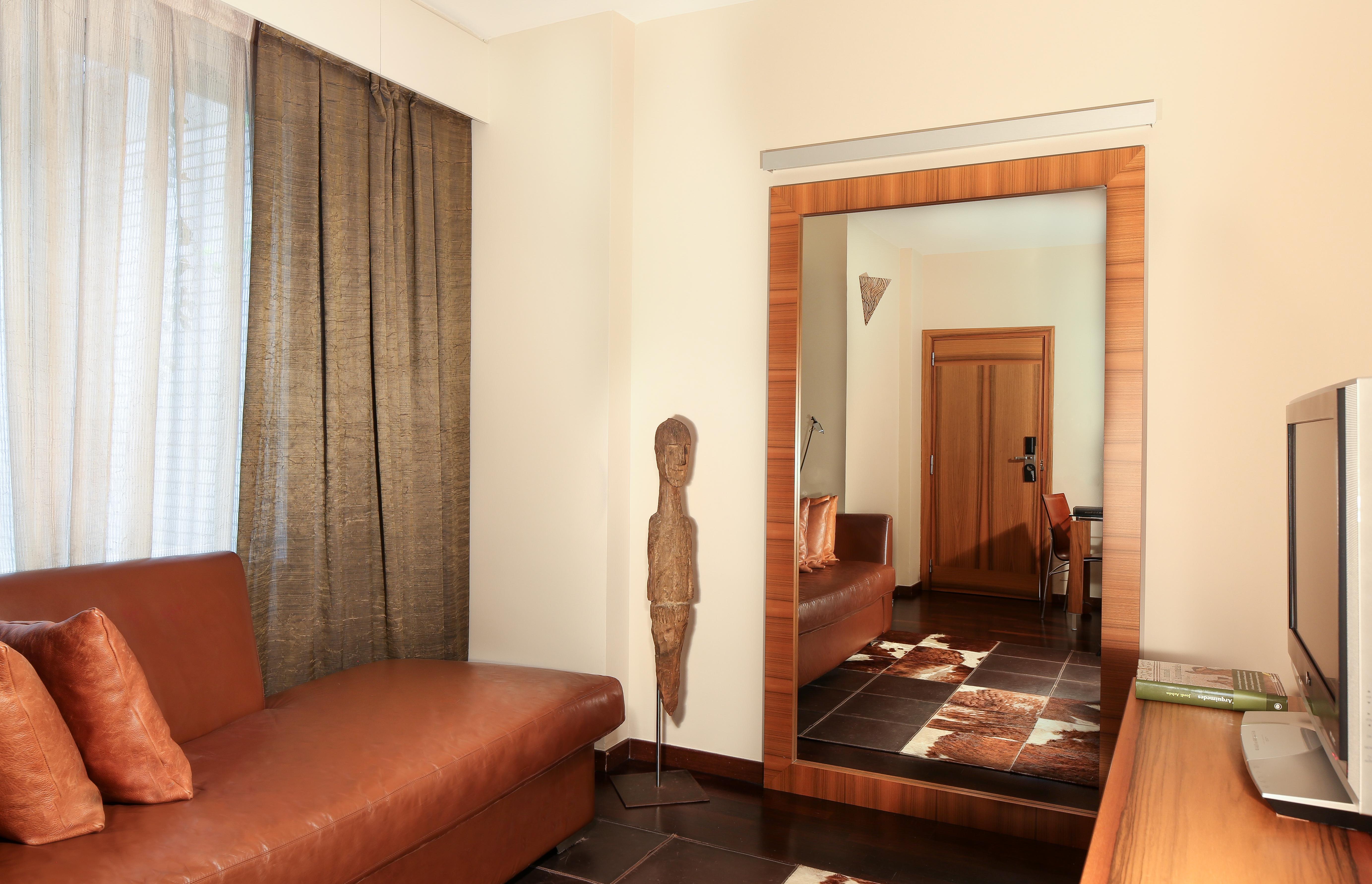 Hotel Gran Derby Suites, A Small Luxury Hotel Of The World Барселона Экстерьер фото