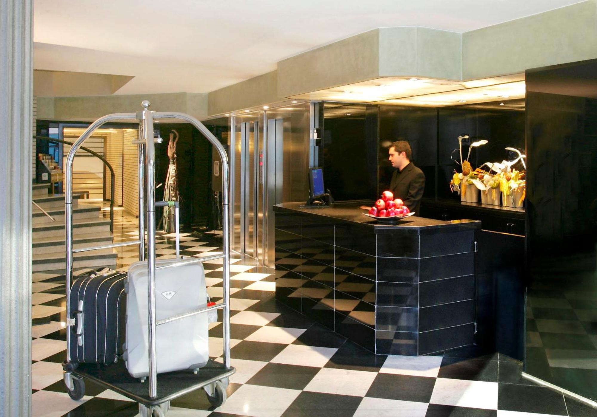 Hotel Gran Derby Suites, A Small Luxury Hotel Of The World Барселона Экстерьер фото