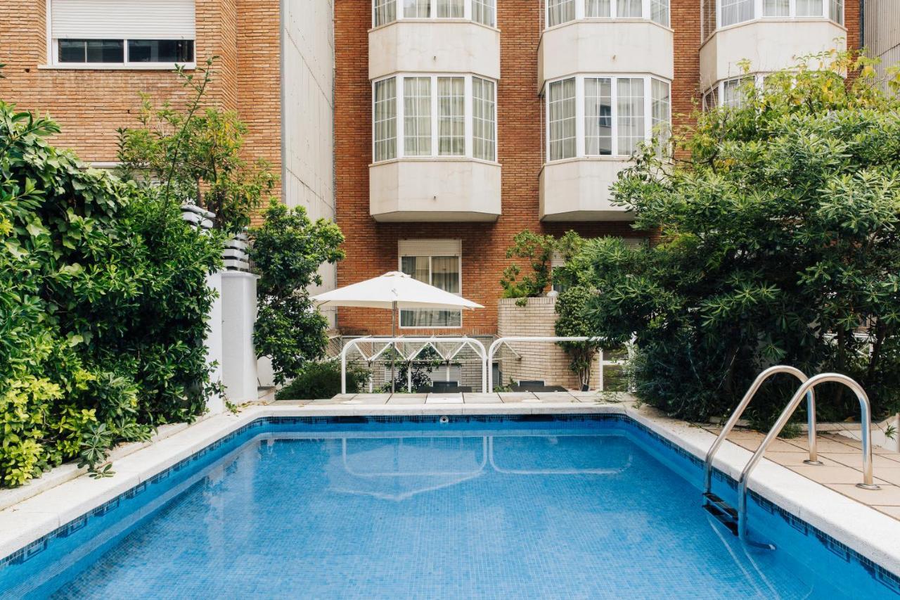 Hotel Gran Derby Suites, A Small Luxury Hotel Of The World Барселона Экстерьер фото
